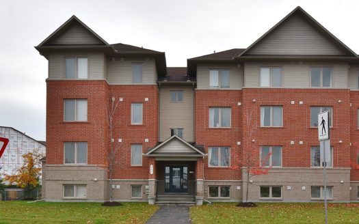 6-297 Cresthaven Drive, Barrhaven, Ontario
